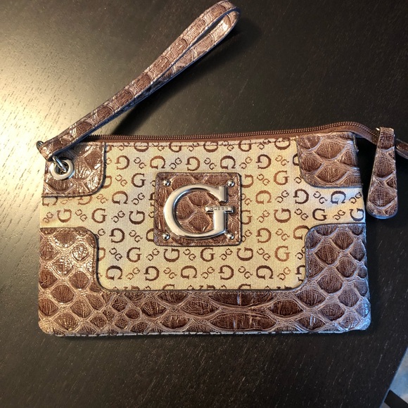 Guess Handbags - Guess wristlet large
